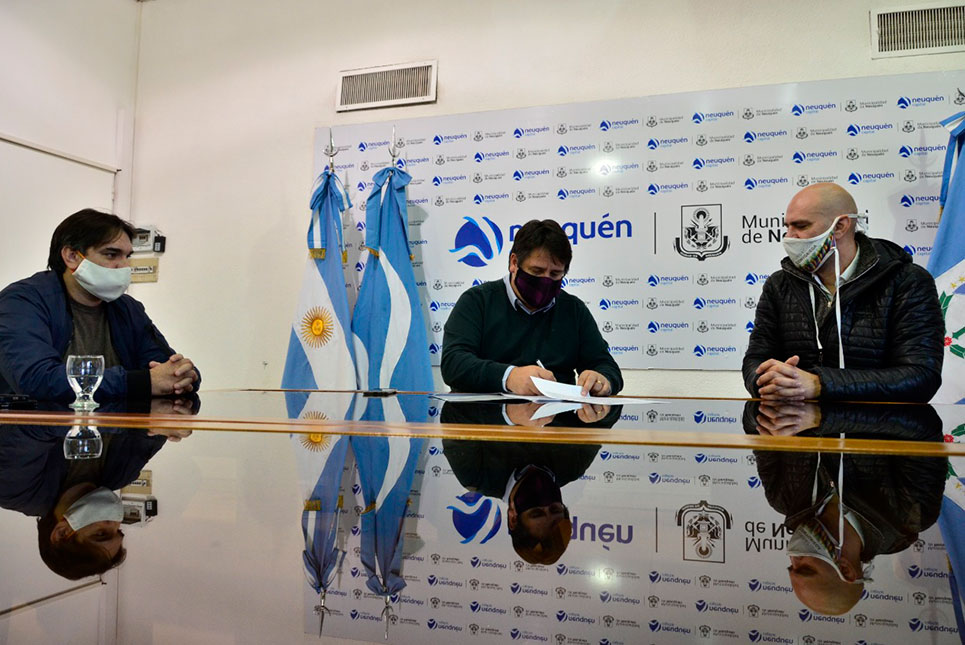 Firma de convenio de colaboración con el municipio de Neuquén Capital