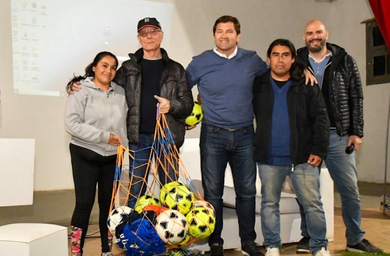 Donación de material deportivo