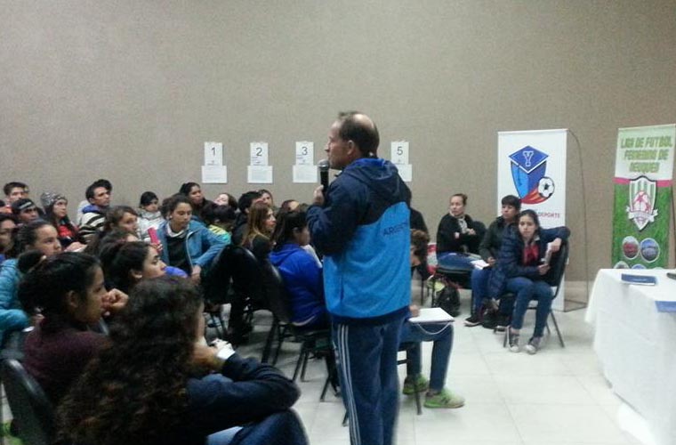 Pablo Calderón - Encuentro fútbol femenino