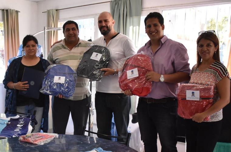 Donación de kits escolares a Club ADC