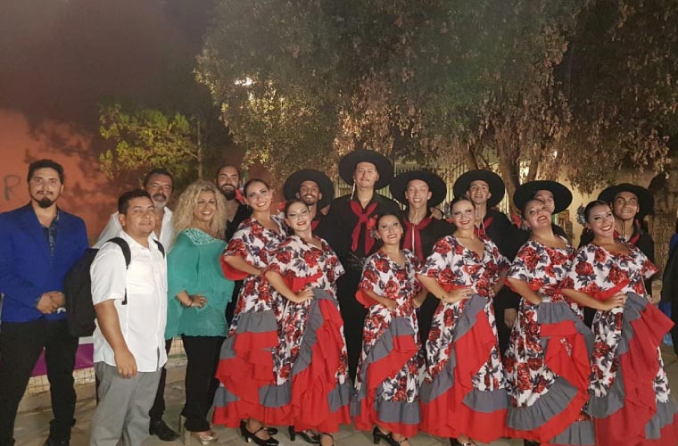 Colaboración con el músico local Rodrigo Quito Riffo